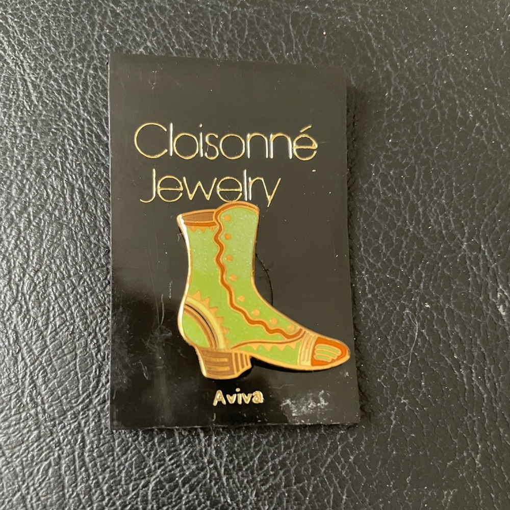 Cloisonné pin